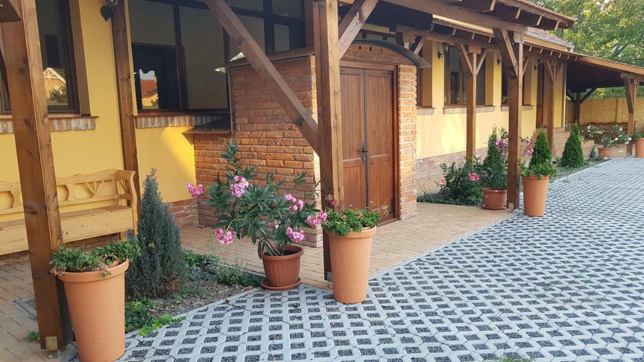 Toscana Apartman Gyula Dış mekan fotoğraf