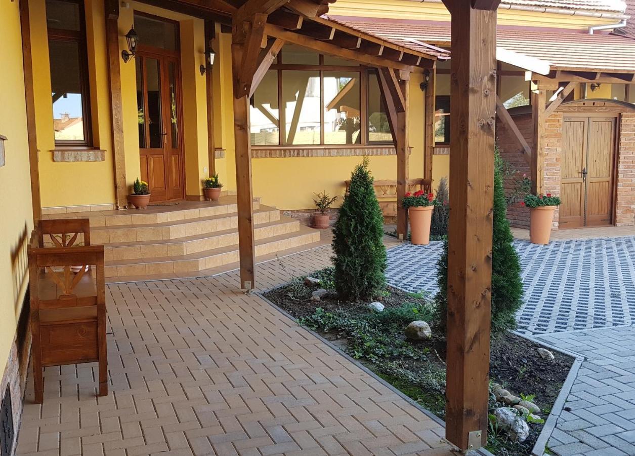 Toscana Apartman Gyula Dış mekan fotoğraf